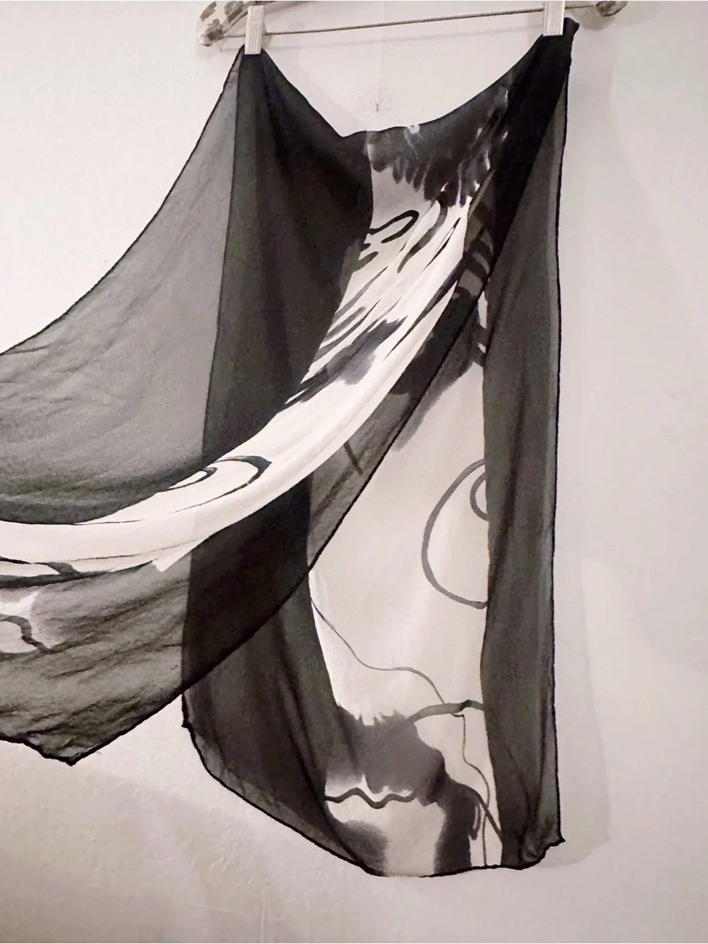 Vintage Abstract Printed Paintery Artist Silk Black White - Picture 2 of 4